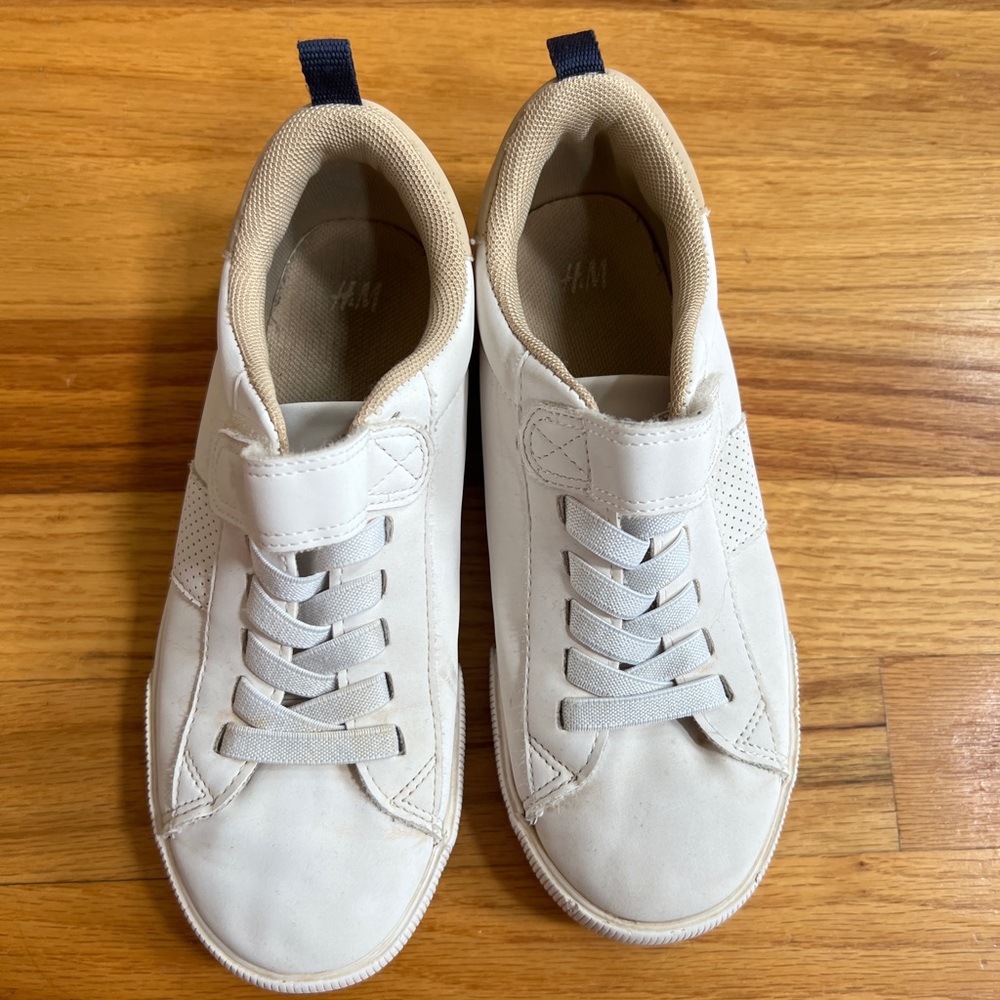H&M white sneakers for boy or girl size 1.5Y